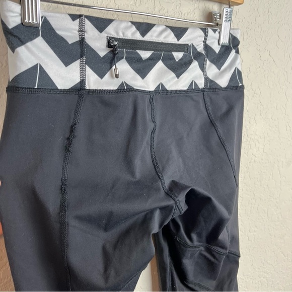 Lululemon Run For Your Life Crop Leggings Chevron - Picture 13 of 15